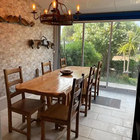 Pretty Cocoon With Garden Close To The Sea