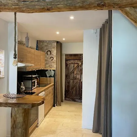 Pretty Cocoon With Garden Close To The Sea Daire