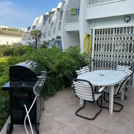 Pretty Cocoon With Garden Close To The Sea